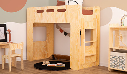 Drewniane łóżko piętrowe antresola wykonane ze sklejki sosnowej w kolorze lakierowanego drewna